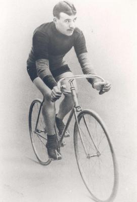 portret Odiel Defraeye op fiets