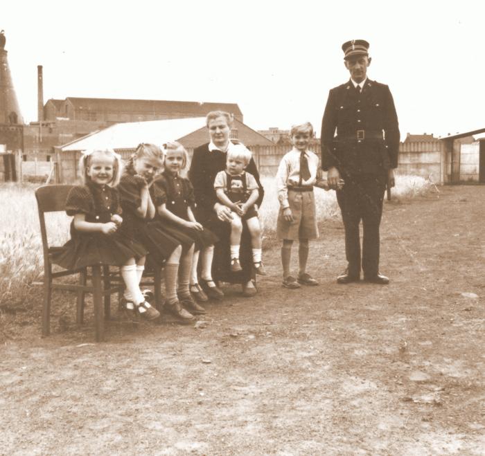 Agent Michel Huyghebaert met gezin, 1950