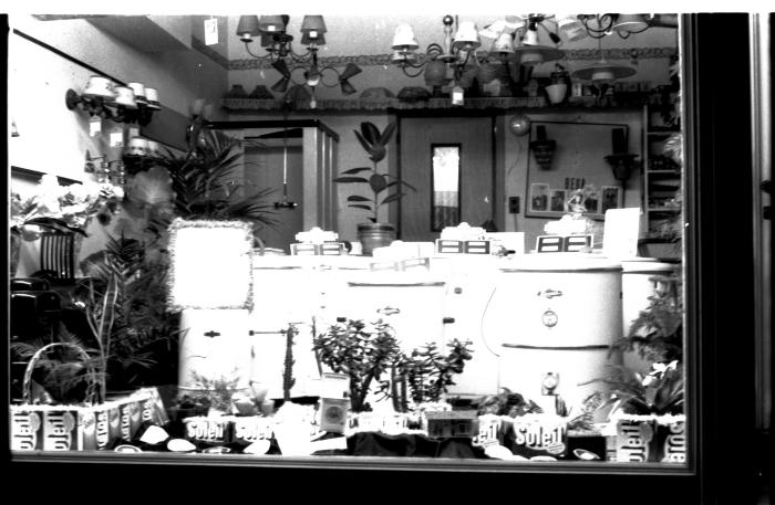 Fotoreportage elektriciteitswinkel R. Cappelle, Izegem, 1958.