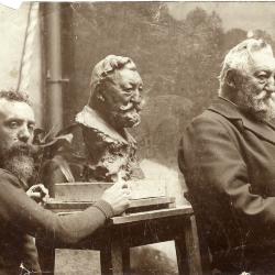 Jules Lagae boetseert Ferdinand Callebert, 1907