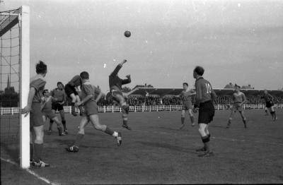Fases voetbalwedstrijd FC Izegem-CS Braine, Izegem, 1958