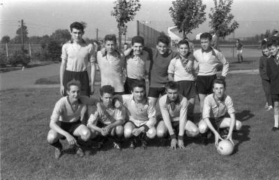 Scholieren voetbalclub FC Izegem, Izegem, 1958