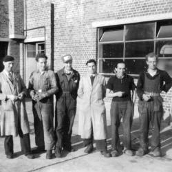 Eerste personeelsleden zuivelfabriek De Toekomst, Moorslede, 1948