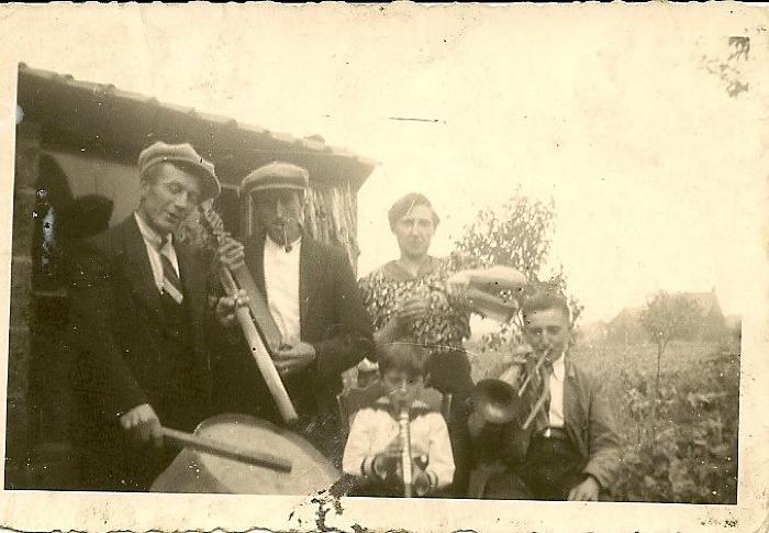 Groepsfoto Beveren-Roesealre, jaren '30