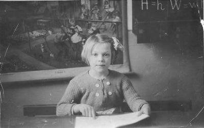 Schoolfoto van Lucrèse De Cuyper, Gits, 1939
