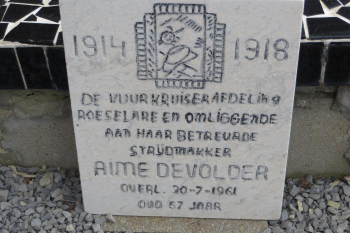 Gedenksteen vuurkruiser Aimé Devolder, Hooglede  