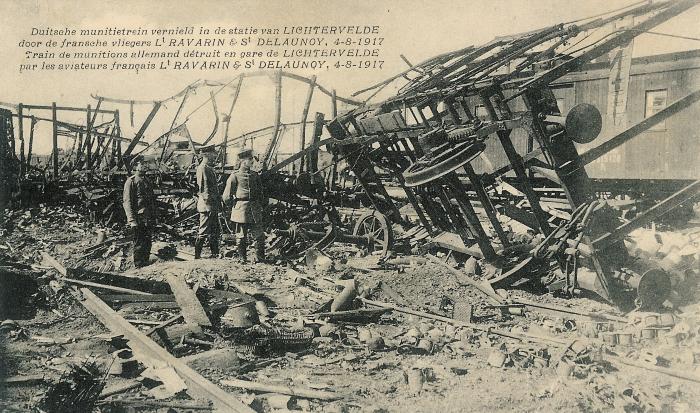 Vernielde Duitse munitietrein, station Lichtervelde, 4 augustus 1917