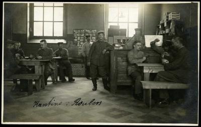 Duitse soldaten in kantine, Roeselare