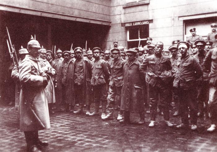 Krijgsgevangenen op binnenkoer, Roeselare  