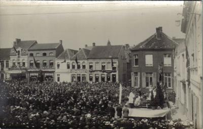 Inhuldiging oorlogsmonument op Koornmarkt, Izegem 1920