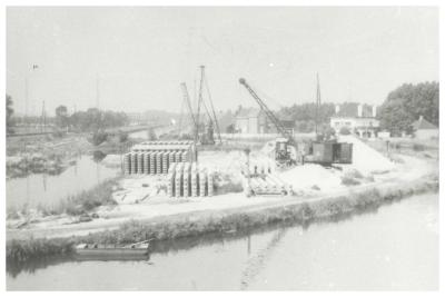 Aanleg van de nieuwe Centrumbrug, Ingelmunster, ca 1956