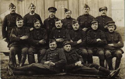 Izegemse soldaten op rust in Eu (Normandië) bij aalmoezenier Blomme, maart 1917