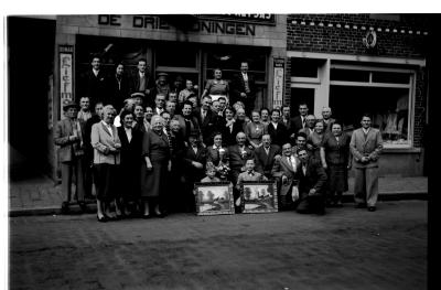 Groepsfoto café De drie koningen,1957
