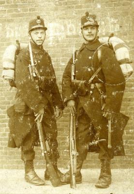 Remi Sioen (rechts) en makker in Leopoldsburg, 30 juni 1914
