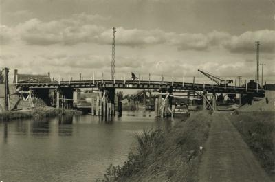 Werken aan De Centrumbrug en de Vaart, Ingelmunster, ca 1956