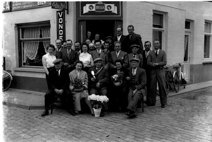 Groepsfoto café Sportwereld,1957