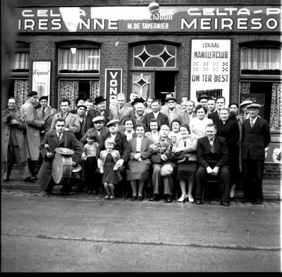 Groepsfoto café De Reisduif,1957