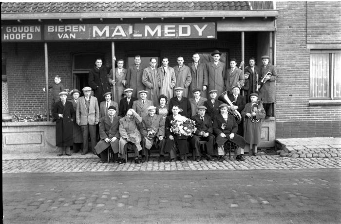 Groepsfoto café 't Gouden Hoofd,1957