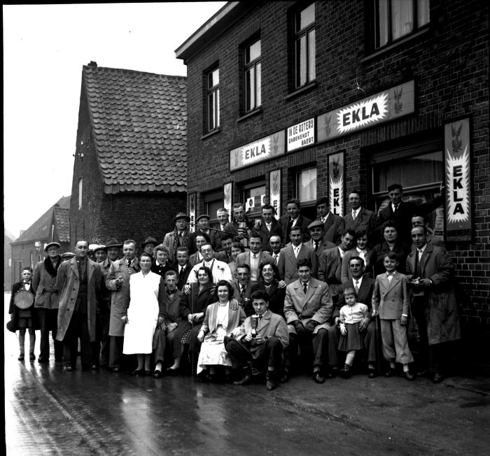 Groepsfoto café In de roterij,1957