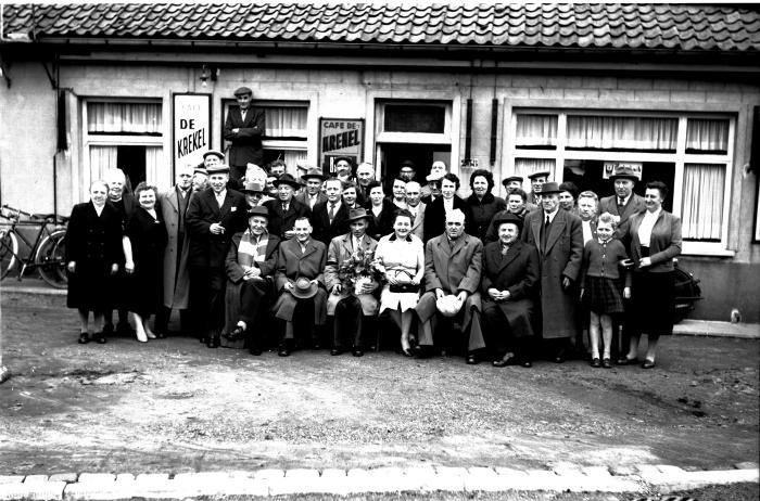 Groepsfoto café De Krekel,1957