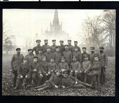 Groepsfoto met Duitse militairen, kasteelpark Dadizele