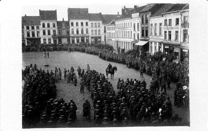 Krijgsgevangenen op de Markt in Roeselare