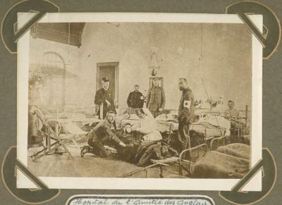 Zaal met gekwetsten in annex H.E. hospitaal ' l' Amitié des Anglais', Adinkerke 2 augustus 1915