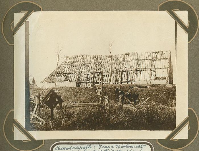 Hoeve Wolvennest met graf van officier, Ramskapelle 1 oktober 1915