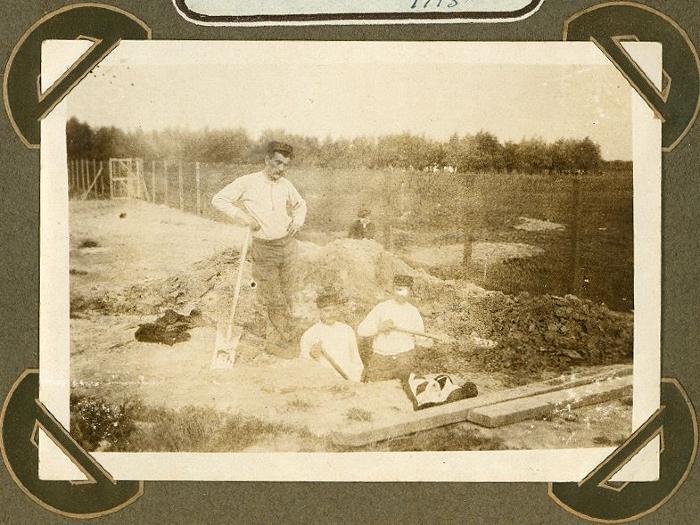 Arbeiders aan werk, Adinkerke 1915