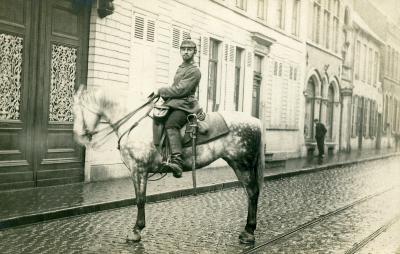 Duitse militair te paard, Izegem