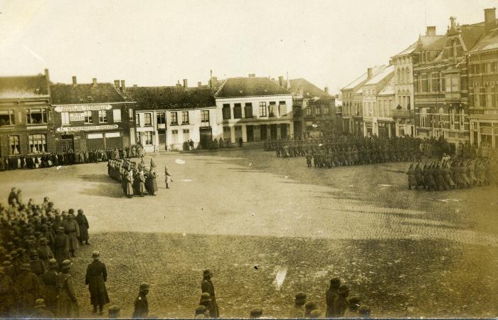 Marcherende Duitse militairen, Izegem