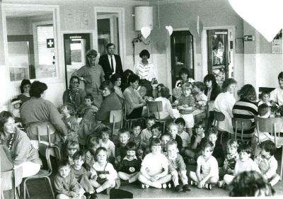 Moederfeest in de kleuterafdeling, Lichtervelde, mei 1988