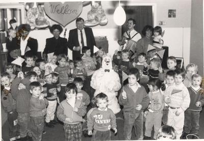 Paashaas bezoekt R.B.S., Lichtervelde, maart 1989