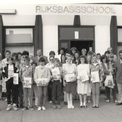 Uitreiking getuigschriften leerlingen 6e leerjaar, Lichtervelde, schooljaar 88-89