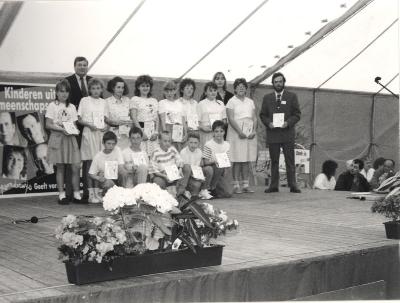 Feest in Basisschool " De Valke", Lichtervelde, 12 mei 1990