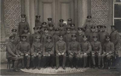 Ingelmunster, groepsfoto van soldaten in uniform
