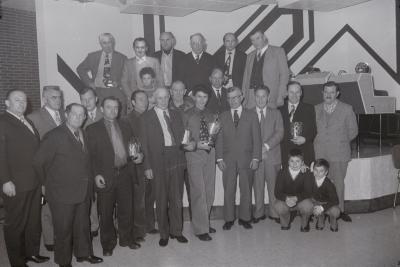 Viering van duivenkampioen in zaal Beernaert, Moorslede 1975