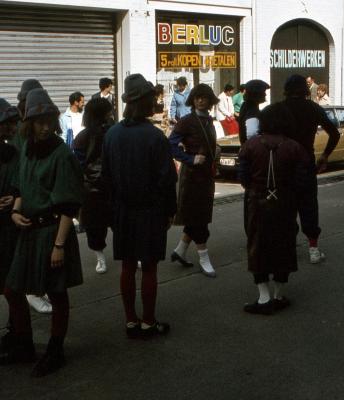 Tap en Torrestoet Dadizele: verklede deelnemers; 15 mei 1983