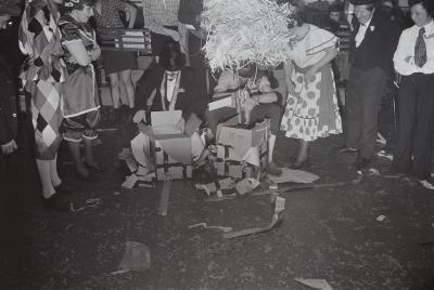 Toneelkring KNA viert carnaval, Moorslede 1972