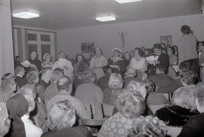 Optreden van muziek en zangkoor in RVT, Moorslede januari 1972