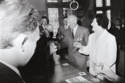 M. Decock gehuldigd op gemeentehuis, Moorslede 8 augustus 1971