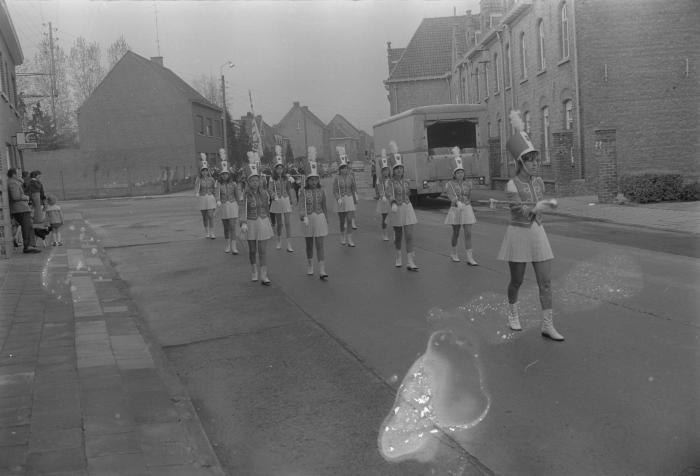 Optocht majorettes, Staden mei 1971