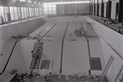 Bouw zwembad Moorslede, mei 1971