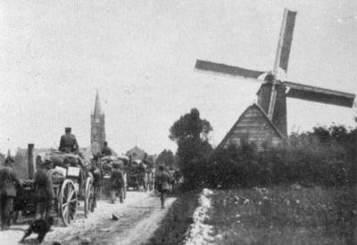 1917, soldaten rijden Gits binnen