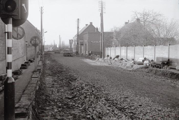 Openbare werken in Ieperstraat, Moorslede 1970