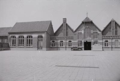 Oude gemeenteschool, Staden