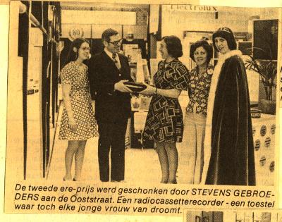 Tweede ere-prijs, een radiocassetterecorder, batjesprinsesverkiezing 1974