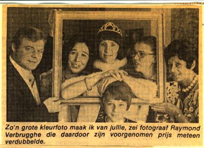 Fotograaf Verbrugghe met batjesprinses en eredames 1974