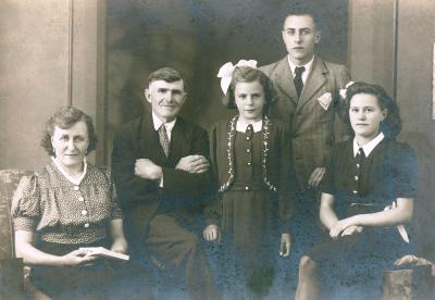 Familiefoto op de plechtige communie, 1943