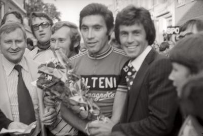 Avond van Vlaanderen: Freddy Breck fietst en poseert, Moorslede augustus 1976 